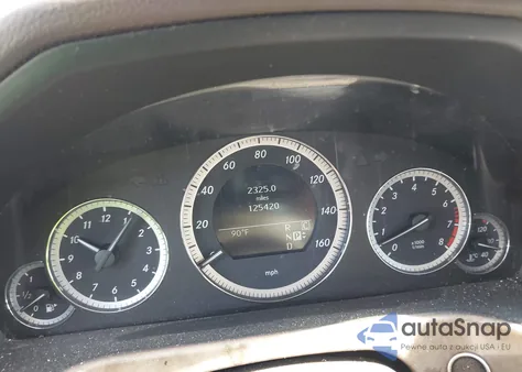 2010 Mercedes-Benz E 550 z USA, uszkodzony, nr VIN WDDHF7CBXAA227298